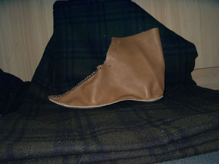 Keltische Schnabelschuhe - Vernähen des Rist